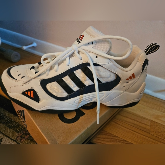 Men's Adidas fitness sneaker new in box size 11.5. - Picture 2 of 8